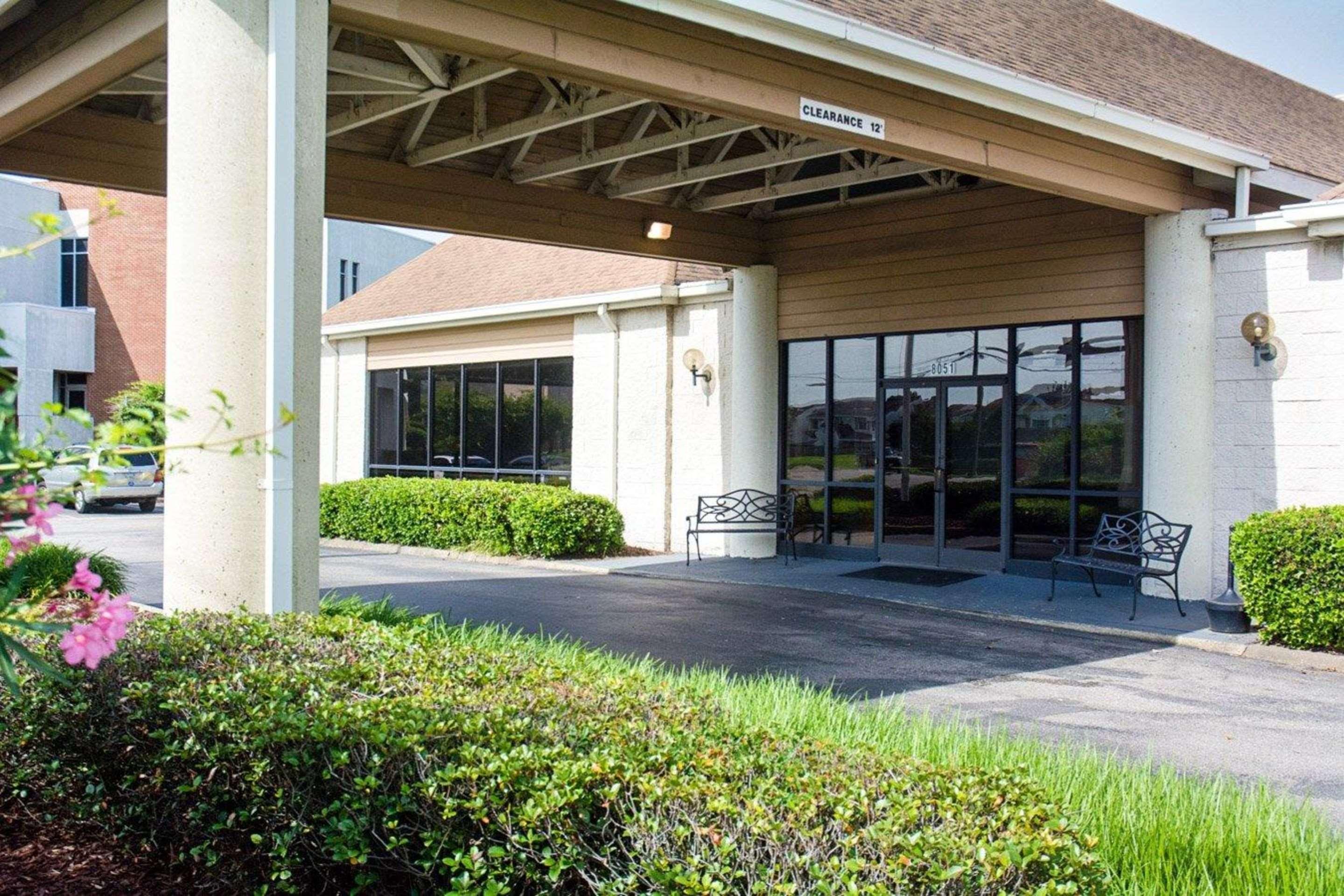 Econo Lodge Naval Station Norfolk Exterior photo