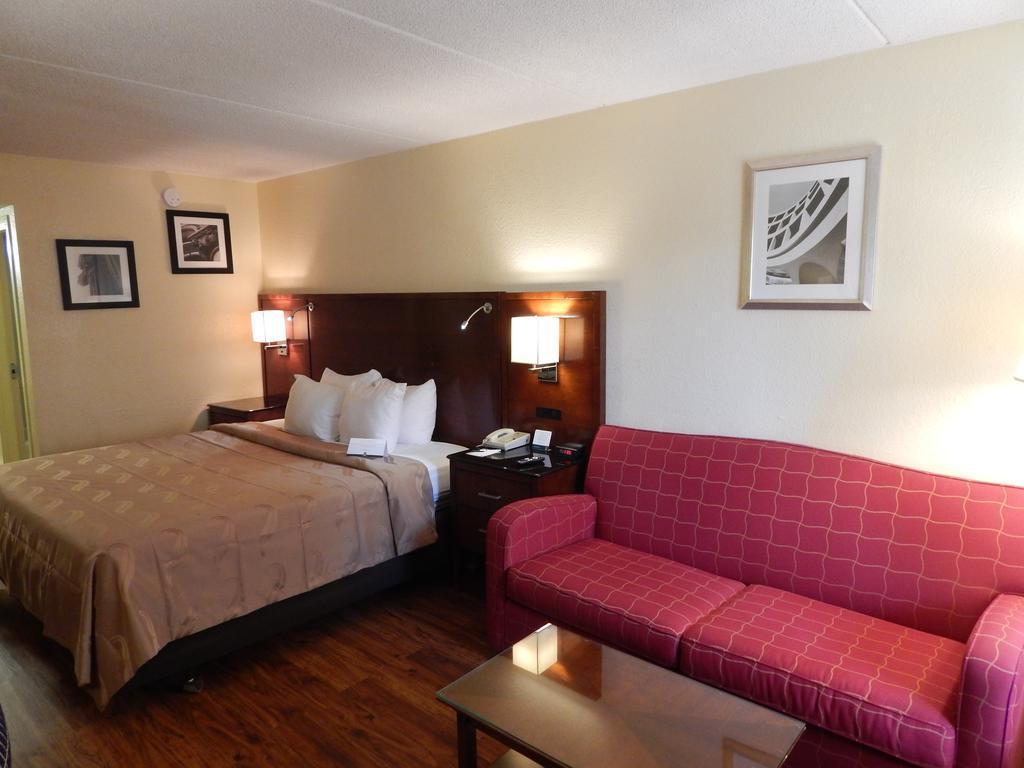 Econo Lodge Naval Station Norfolk Exterior photo