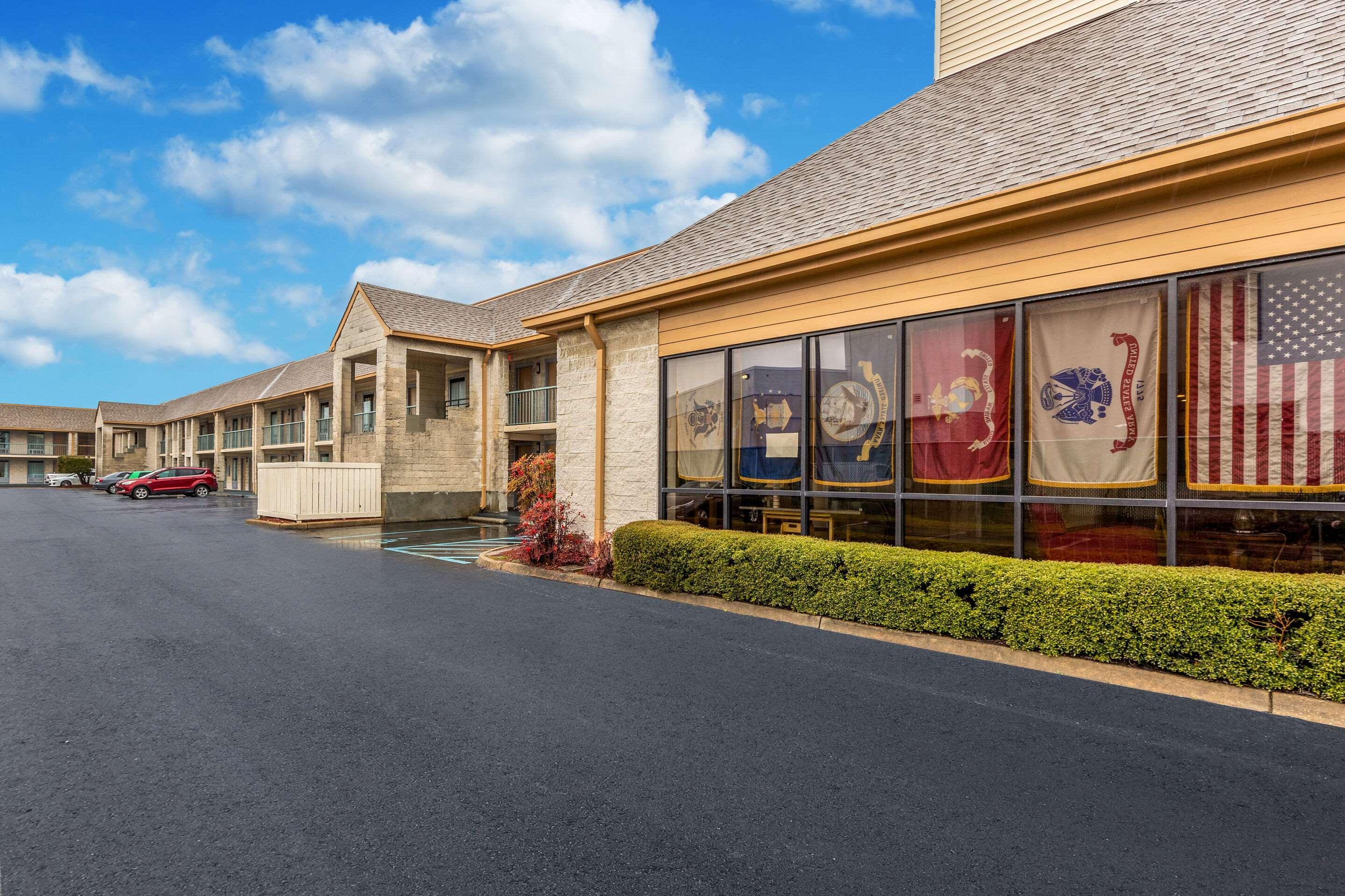 Econo Lodge Naval Station Norfolk Exterior photo
