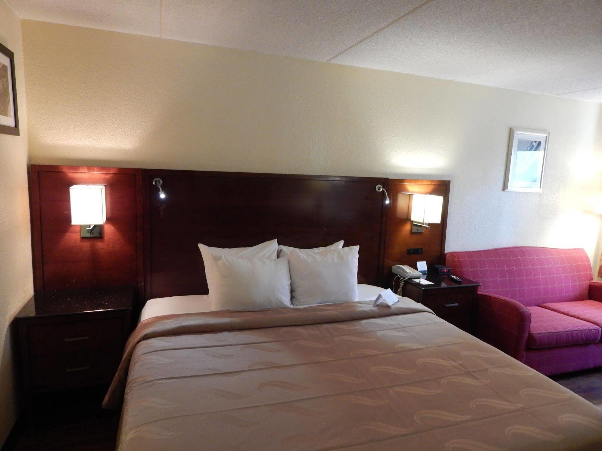 Econo Lodge Naval Station Norfolk Exterior photo